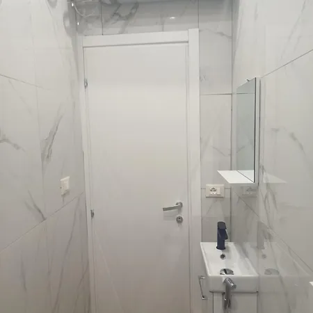 Terminal Traghetti בית הארחה 3*